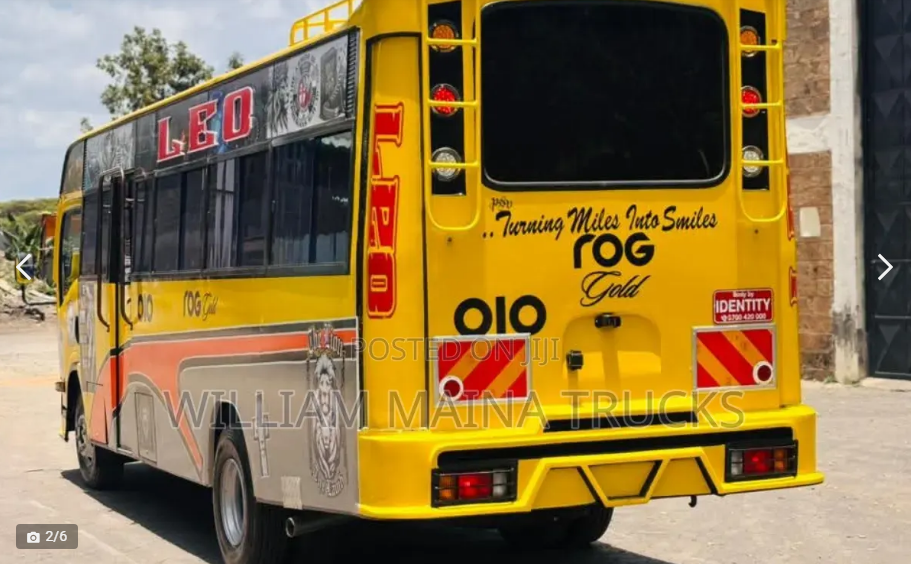 Nissan SSZ back view